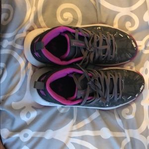 Under armor tennis/basketball shoes